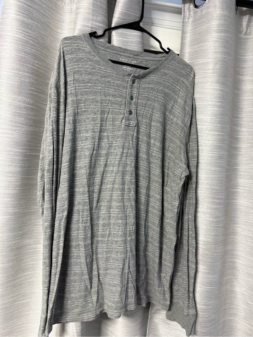 Men's Gray Long-Sleeve Henley Shirt